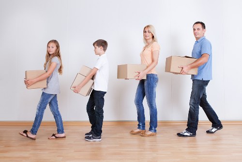 Residential and commercial moving van support around Finsbury Park